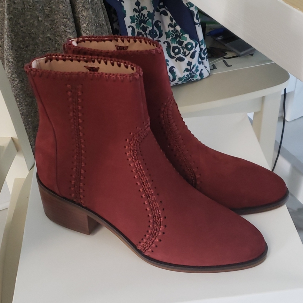 Ankle boots